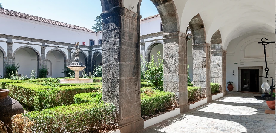 7_Playground Convento_Peek behind_02